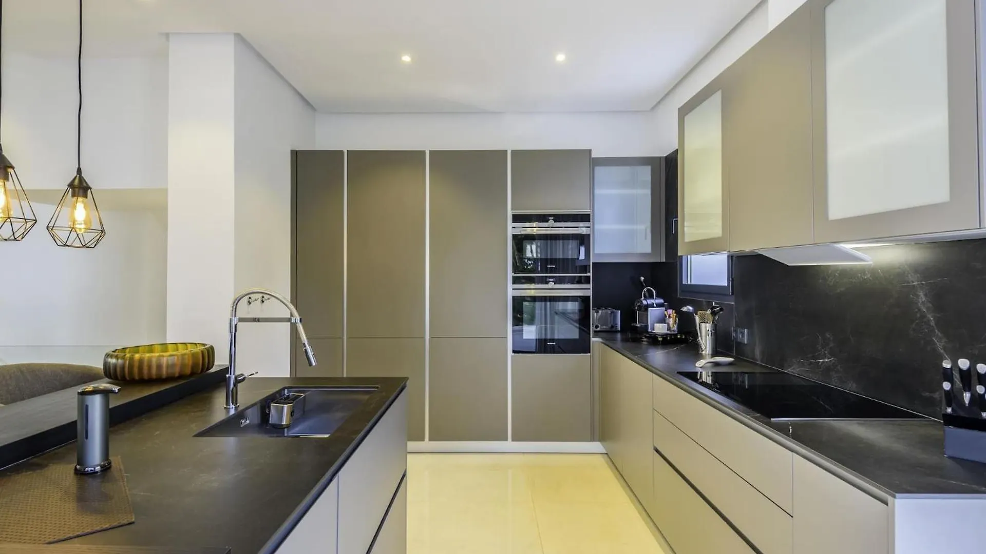Villa Benahavis 0*,