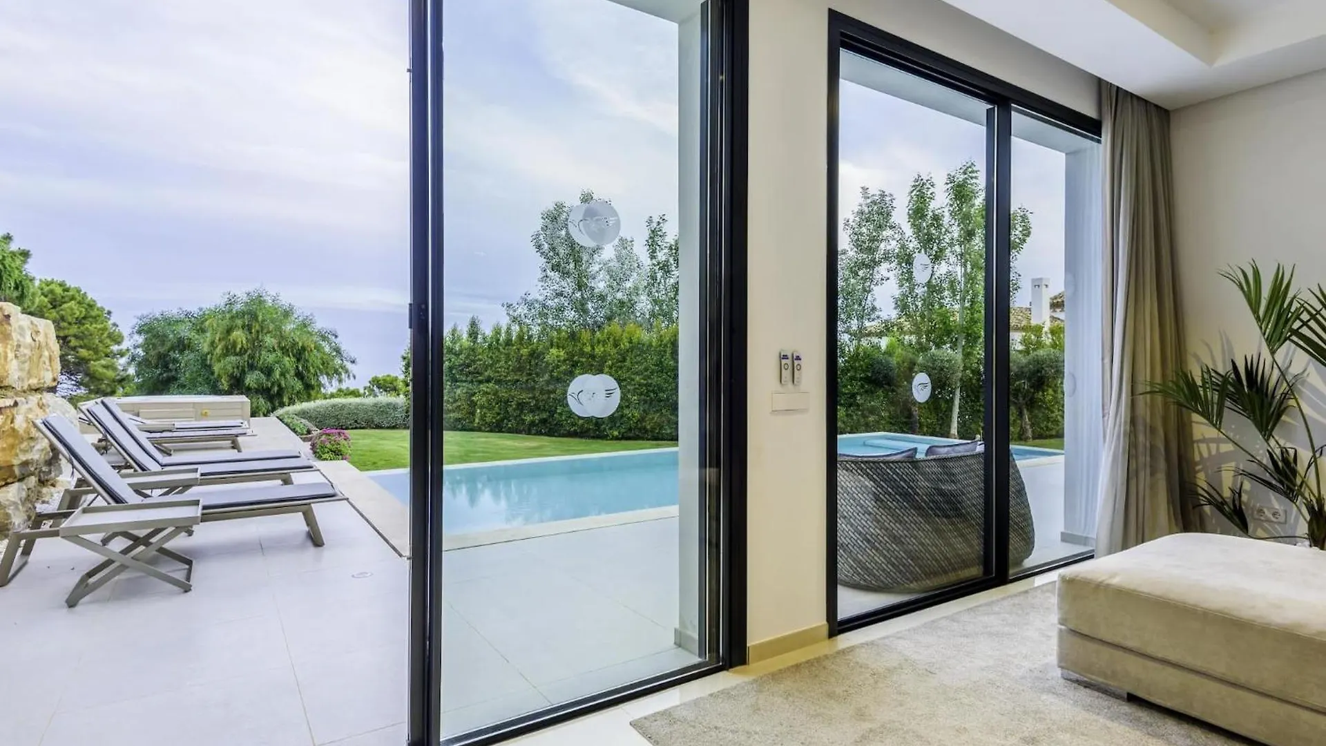 Villa Benahavis contacts